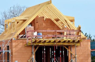 Hochwertige Materialien beim Hausbau verringern das spätere Risiko von Feuchteschäden im Haus